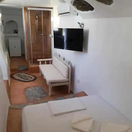 Case de vacanță Yalos House Pera Gyalos