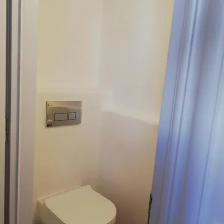 Yalos House Case de vacanță Pera Gyalos