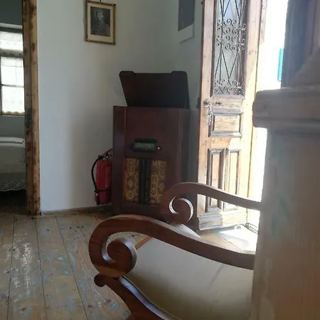 Yalos House Case de vacanță Pera Gyalos