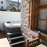 Yalos House *