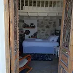 Yalos House *