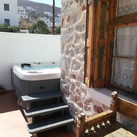 Yalos House *