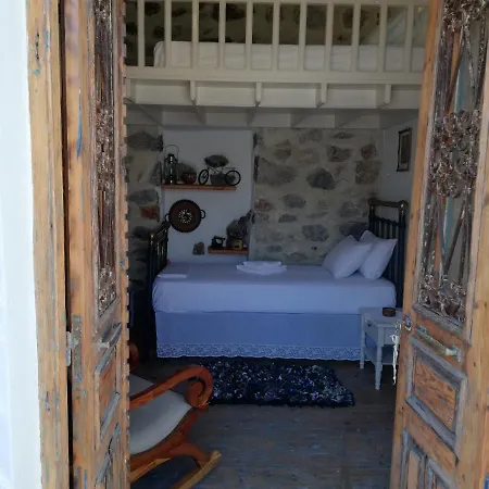 Yalos House *
