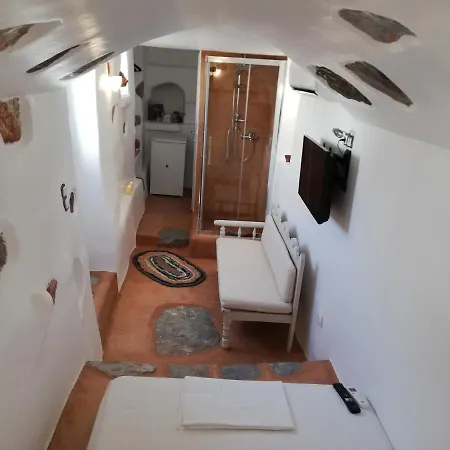 Yalos House Semesterbostad Pera Gyalos