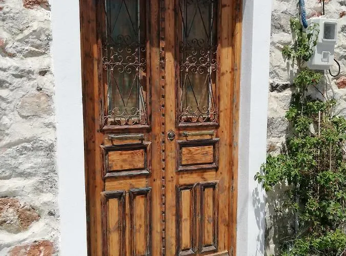 Yalos House Pera Gyalos